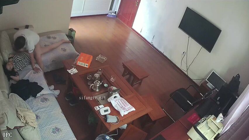 黑客破解网络摄像头监控偷拍某单位领导经常在办公室的沙发和女下属鬼混