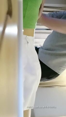 淫荡姐妹花【三线嫩模初出道】超棒身材嫩模和闺蜜勾引技师啪啪玩双飞 轮操无套内射学妹小穴